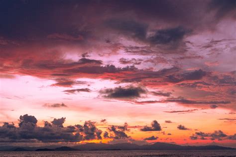 Clouds on Sky over Sea at Sunset · Free Stock Photo