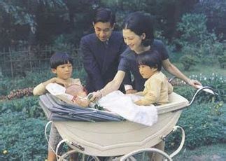 File:Crown Prince Akihito and Crown Princess Michiko with three ...