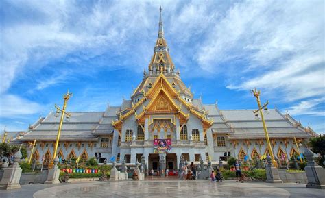 Unique temple - a reason to visit Chachoengsao province in Thailand