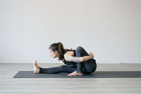 5 Best Yoga Poses and Exercises to Improve Hip Mobility