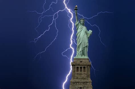 Lightning Strikes Near Statue of Liberty « Web Design Company In ...