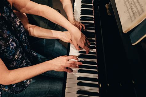 Playing piano four hands | Free Stock Image - Barnimages