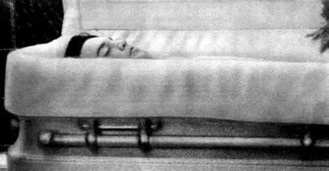 Photos of Famous Dead Bodies | Celebrity Open Casket Funerals