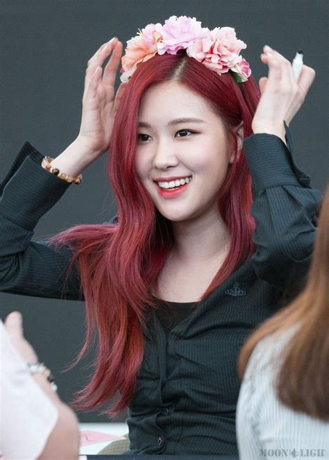 BLACKPINK's Rosé Confidently Shows Off Her Bare Face In Latest Post ...