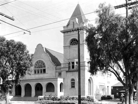 Hollywood Memorial Church at the southwest corner of Hollywood and Vine ...