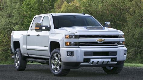 2017 Chevrolet Silverado 2500 HD Boasts Functional Hood Scoop - autoevolution