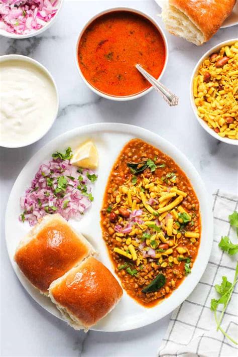 Maharashtrian Misal Pav - Ministry of Curry