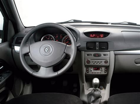 Renault Symbol ll 2008 - 2012 Sedan :: OUTSTANDING CARS