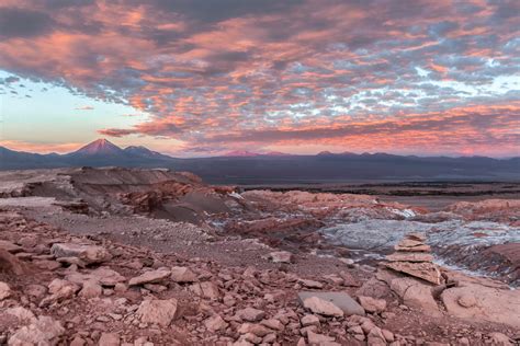 Sunset in Moon Valley, Chile [OC] [2000x3000] : r/EarthPorn