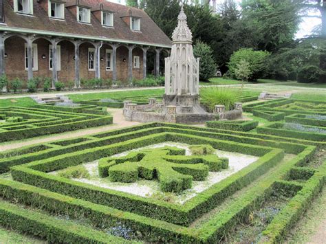 The Armorial Garden, Ashridge House © Chris Reynolds :: Geograph ...