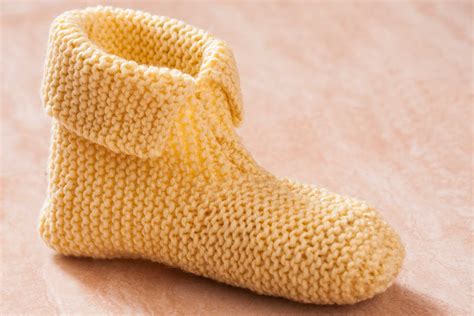 How to Knit Slippers for Beginners | eHow | Knitted slippers, How to ...