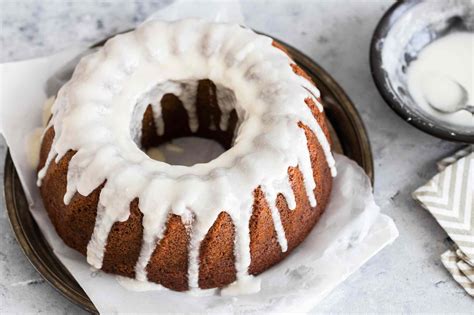 Add Panache to Your Baked Goods With This Basic Vanilla Icing | Recipe | Glaze for cake, Vanilla ...