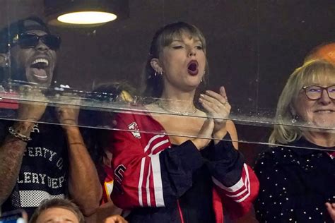 Taylor Swift Comforts Travis Kelce Following Meltdown At Chiefs Game