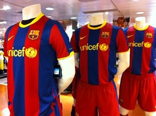 UNICEF logo on Barcelona football shirts | Barcelona donate … | Flickr