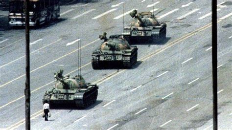 Taiwan 'Tank Man' marks Tiananmen crackdown anniversary - BBC News