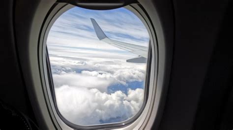 Airplane window seat debate: 'It's my window' video shows passenger battling toddler over shade ...