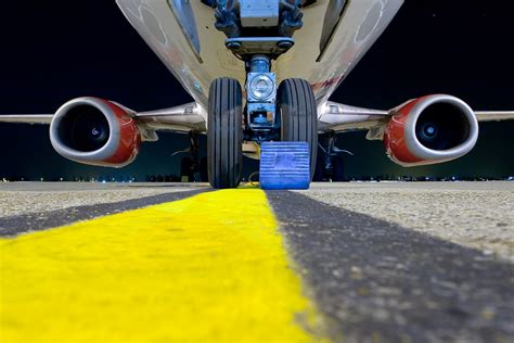 Nose Gear of a Boeing 737-300 of Corendon Airlines | Flickr