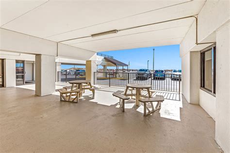 Beach Getaways: Island Winds East Unit 401 in Gulf Shores – Beach Getaways