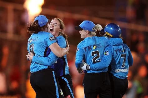 That winning feeling - Adelaide Strikers celebrate their first WBBL triumph | ESPNcricinfo.com