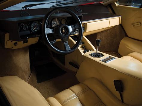 Descubrir 119+ imagen interior lamborghini countach - Abzlocal.mx