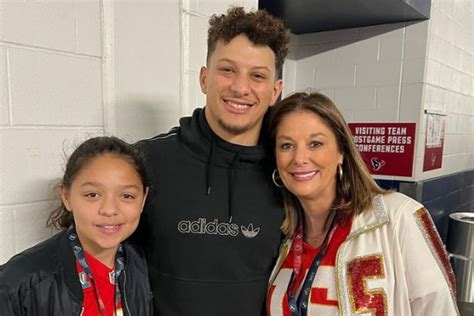 Randi Mahomes sets up a scholarship to honor Patrick Mahomes ...