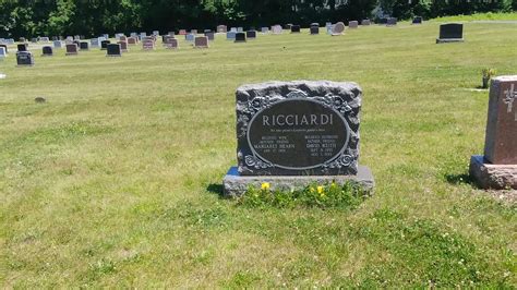 Shelley Brothers Gallery of Monuments, Memorials and Grave Markers. Connecticut