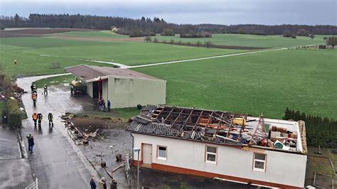 Tornadoverdacht bei Gießen: Starkes Unwetter verwüstet hessischen Ort | Weather.com