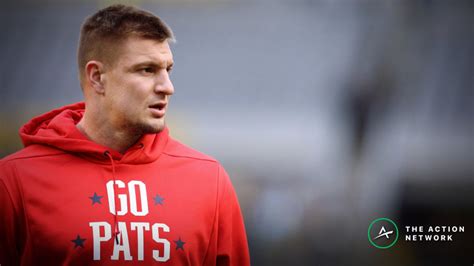 Odds Movement Suggests Gronkowski More Likely to Retire After Super ...