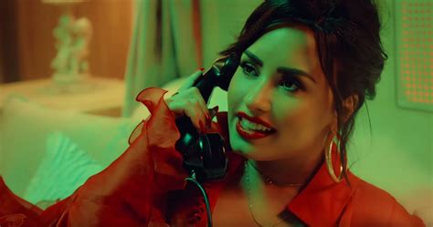 Luis Fonsi, Demi Lovato - Échame La Culpa MV - Demi Lovato Web