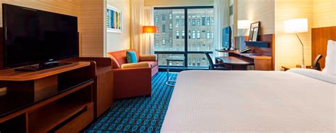 Hotels in River North Chicago | Fairfield Inn & Suites Chicago Downtown/River