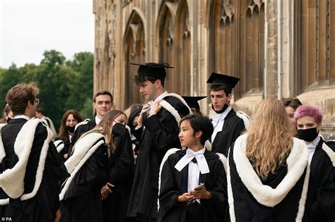 Hundreds of Cambridge University students take part in graduation ...