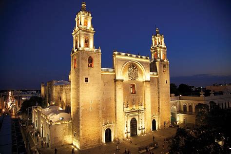 Cathedral of San Ildefonso Mérida, Yucatán, Mexico | Color Kinetics ...