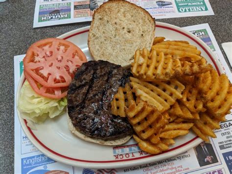 Tick Tock Diner – BURGER DELUXE with Bud and Dan