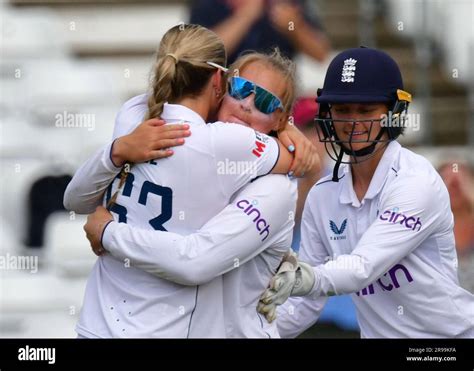 Sophie ecclestone cricket hi-res stock photography and images - Alamy