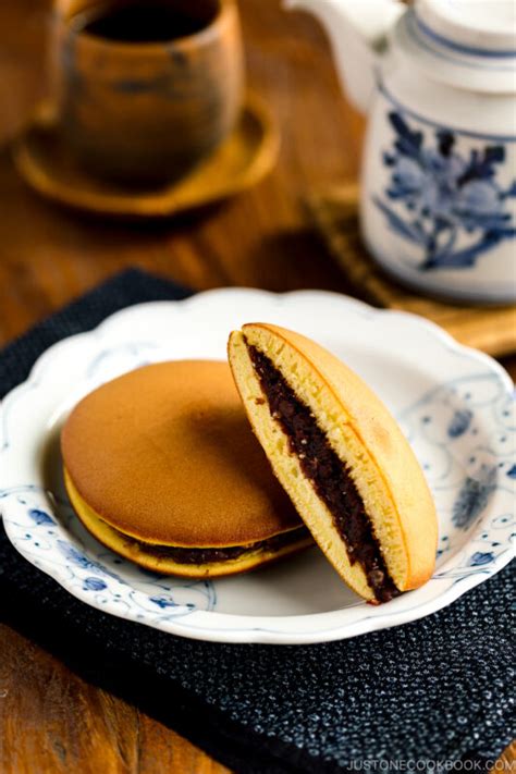 Dorayaki (Japanese Red Bean Pancake) (Video) どら焼き • Just One Cookbook