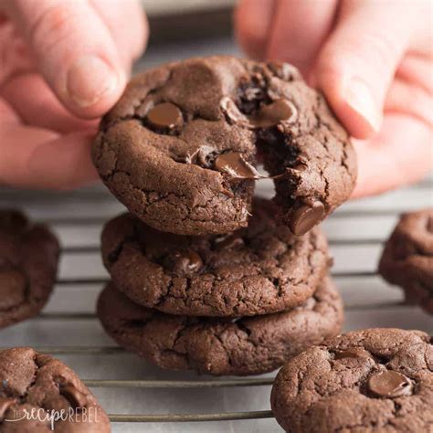 4 Ingredient Chocolate Cookies (chocolate cake mix cookies) + VIDEO