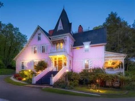 Cedar Crest Inn | VisitNC.com