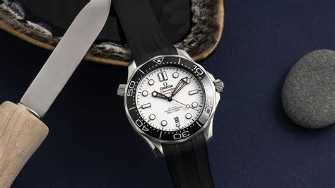 Rubber Strap Omega Seamaster Diver 300m Co-Axial 42mm White ZEALANDE | eduaspirant.com