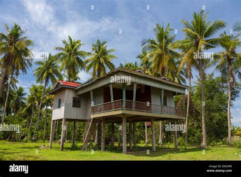 Traditional Khmer wooden house - Kampot Province, Cambodia Stock Photo - Alamy