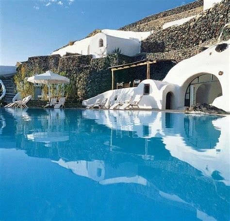 Pin by Julio Mañueco on Arredo Pool | Santorini hotels, Santorini resorts, Oia hotels