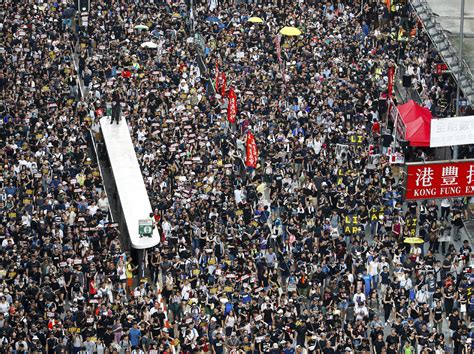 Hong Kong Protests: Demonstrators Demand Inquiry Into Police Tactics Amid Standoff | WUWF