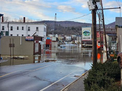 State of the flooding in Mexico/Rumford, Maine. Pictures are from 12/19 ...