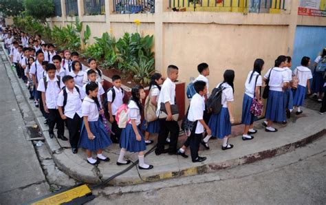 Tears flow on Filipino kids' first day at school