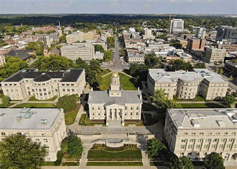 5 Great Universities for Aspiring Writers - Dino System