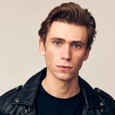 Owen Teague - Bio, Age, Career, Height, Net Worth, Facts | Cantanti, Attori