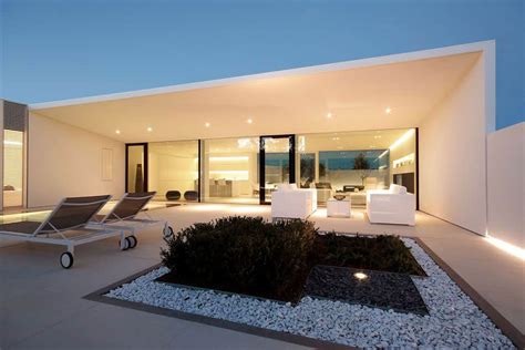 Serene White House With Walled Outdoor Space