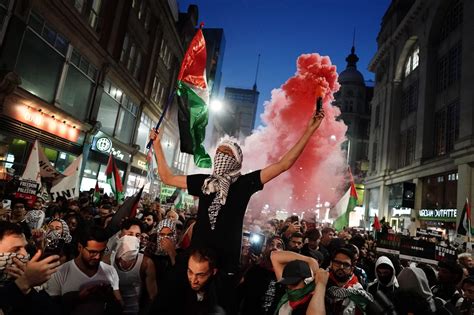 Thousands of Hamas supporters cheer 'From the river to the sea’ in ...