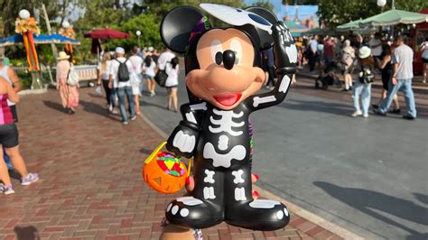 New Mickey Mouse Skeleton Popcorn Bucket Arrives at Disneyland Park for Halloween 2023 - WDW ...