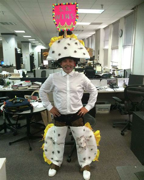 Longtime Express-News reporter wins Fiesta with this amazing taco costume