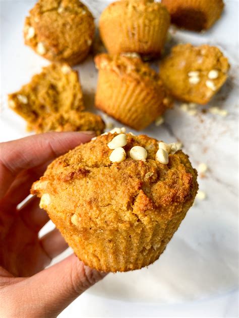 Healthy Pumpkin Muffins - Low Sugar & Gluten-Free - hellofrozenbananas.com